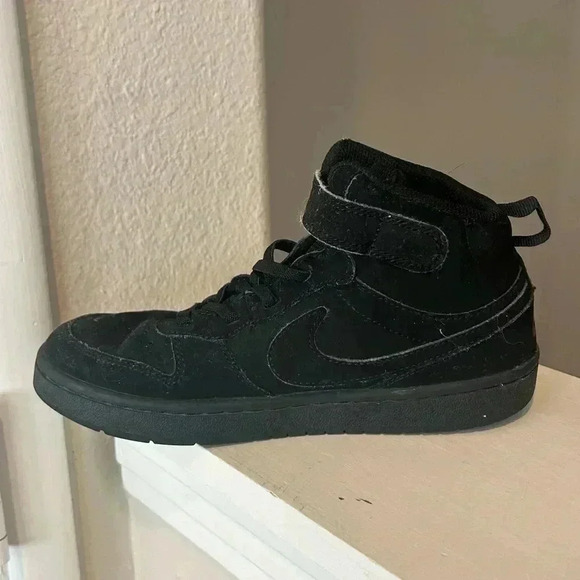 Nike Boys Kids Court Borough Black Mid 2 Basketball Shoes CW5868-001 Size 2.5Y - Picture 3 of 9